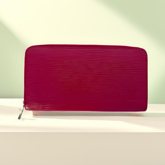 Louis Vuitton Fuchsia Wallet with Box - Picture 2 of 11